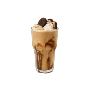 Vaso de frappé cremoso de café de 350 ml con galleta, chocolate y vainilla, decorado con crema batida y trozos de galleta.
