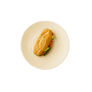 Lonche de bolillo con jamón de pavo, queso gouda, lechuga, jitomate y aguacate.